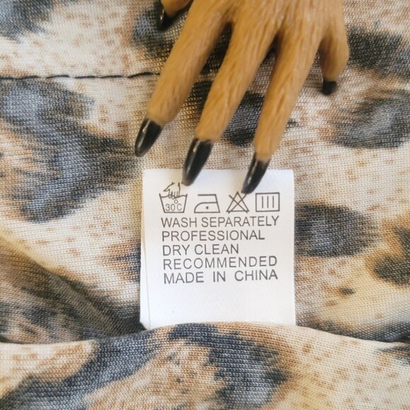 Animal Print Long Sleeved Button Cardigan with Pockets - Size Small - Picture 5 of 10